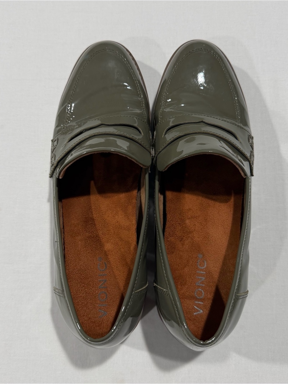 Vionic Cheryl Loafers Olive Green Patent Leather Womens Size 10 Slip On Lug Sole - Picture 10 of 10